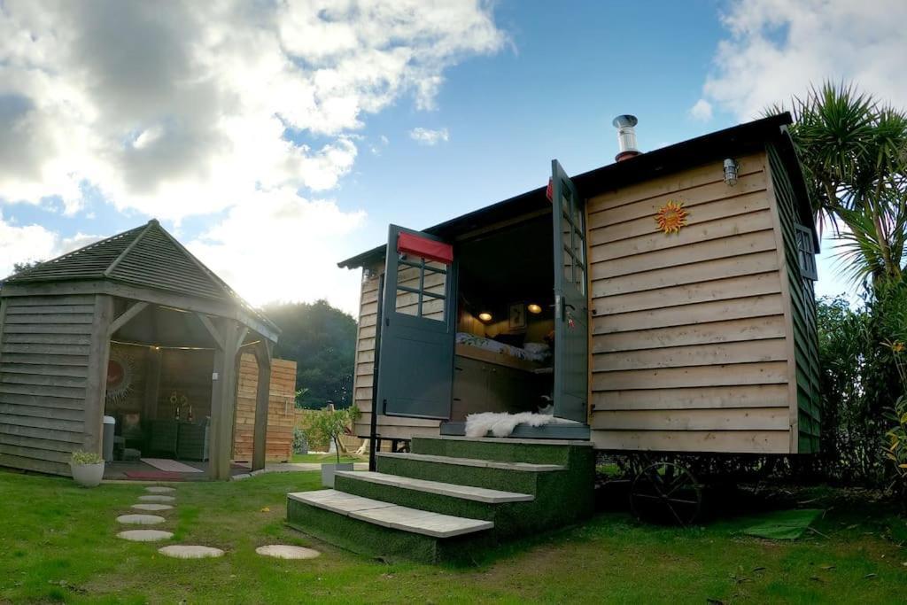 Romantic Retreat - Luxury Shepherds Hut + Hot Tub! Camborne Eksteriør bilde