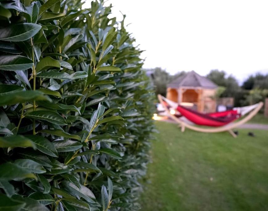 Romantic Retreat - Luxury Shepherds Hut + Hot Tub! Camborne Eksteriør bilde
