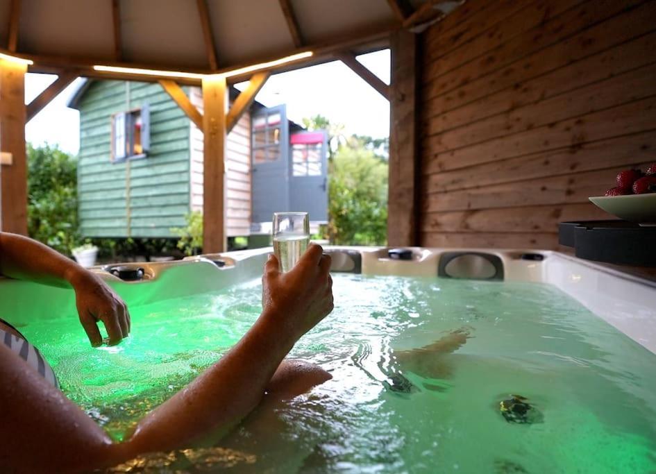 Romantic Retreat - Luxury Shepherds Hut + Hot Tub! Camborne Eksteriør bilde