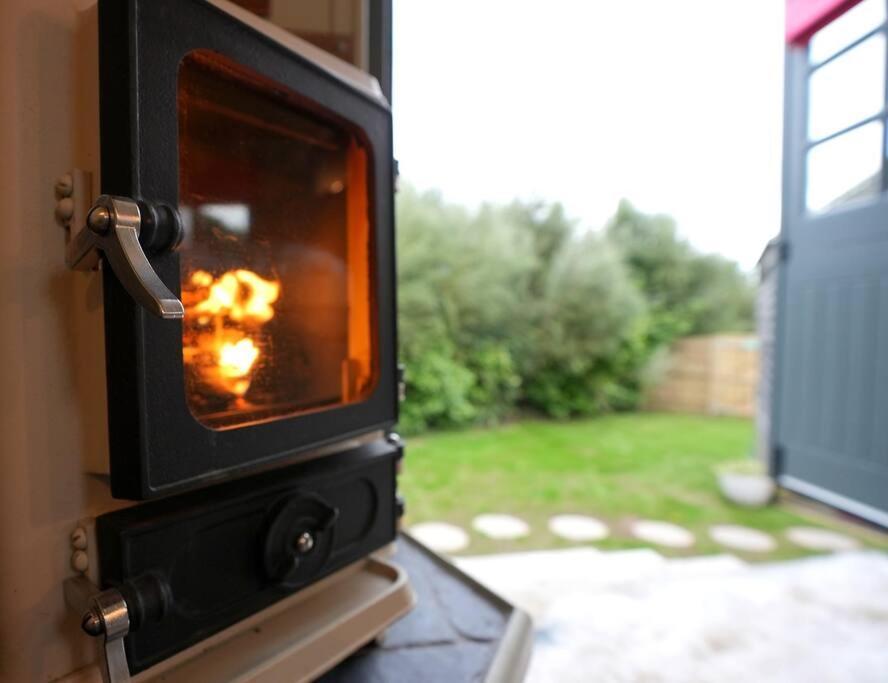 Romantic Retreat - Luxury Shepherds Hut + Hot Tub! Camborne Eksteriør bilde