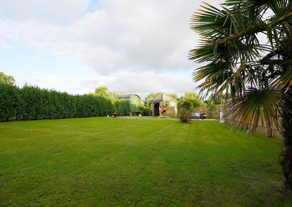 Romantic Retreat - Luxury Shepherds Hut + Hot Tub! Camborne Eksteriør bilde
