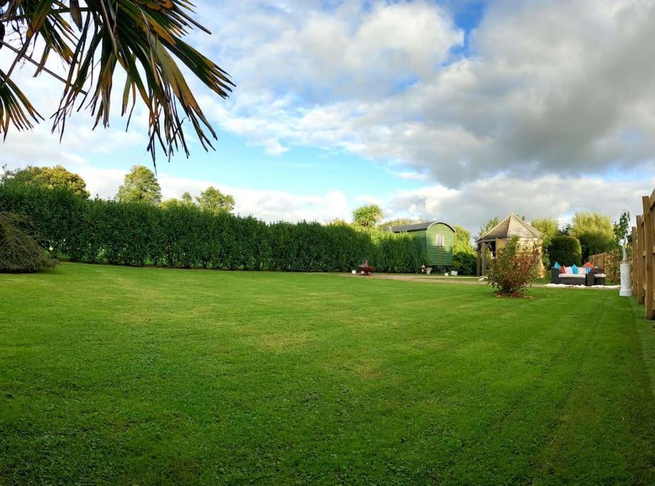 Romantic Retreat - Luxury Shepherds Hut + Hot Tub! Camborne Eksteriør bilde