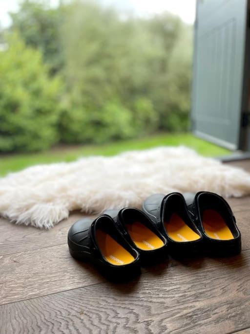 Romantic Retreat - Luxury Shepherds Hut + Hot Tub! Camborne Eksteriør bilde